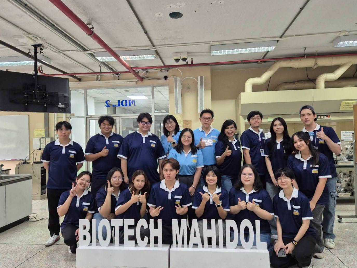 คณะวิทย์ ม.มหิดล ร่วมกับภาควิชาฟิสิกส์ และ ภาคเทคโนโลยีชีวภาพ จุดประกายเยาวชนสู่โลกวิทย์ ผ่านกิจกรรม ‘MAHIDOL SCIENCE ODYSSEY’ ตอน “BLUE ALCHEMISTS” เสริมทักษะการเรียนรู้ผ่านการคิดวิเคราะห์และลงมือด้วยตนเอง