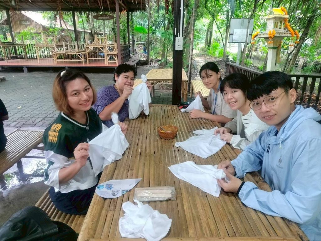 LINE_ALBUM_Bang Krachao_260809_10_1