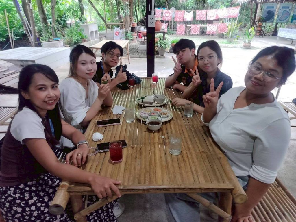 LINE_ALBUM_Bang Krachao_260809_2_1