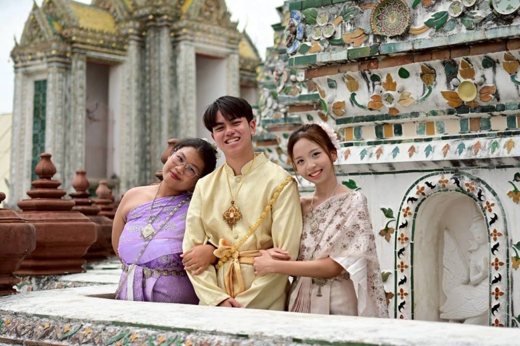 LINE_ALBUM_Wat Arun_260809_2_1