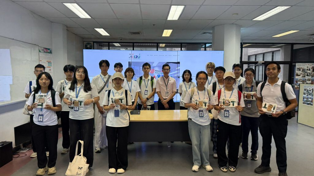 LINE_ALBUM_Visit Eng_ICT_260907_26