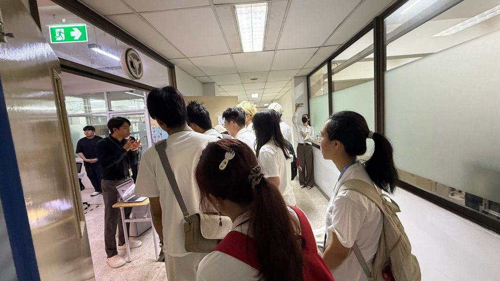 LINE_ALBUM_Visit Eng_ICT_260907_81